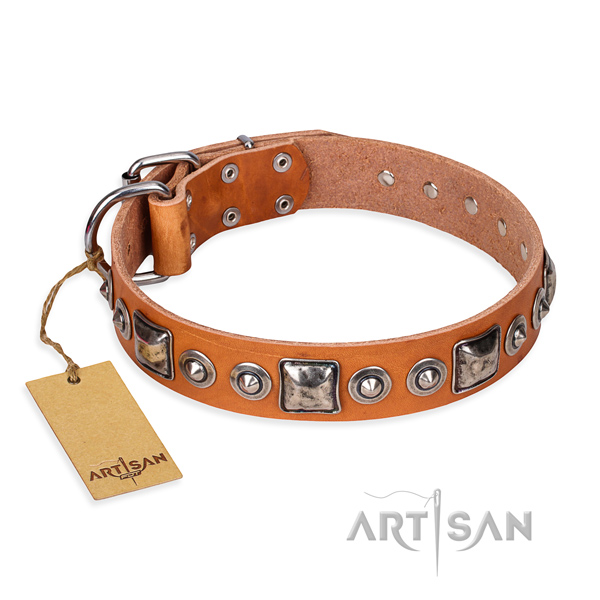 Natural genuine leather dog collar made of high quality material with rust-proof traditional buckle