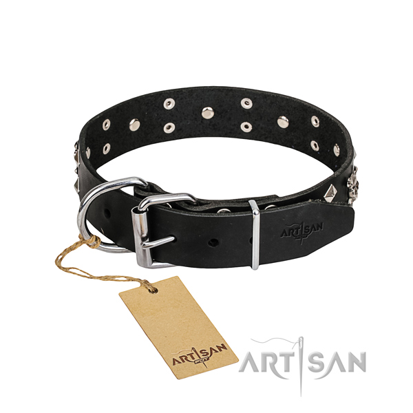 Leather dog collar with smooth edges for convenient walking